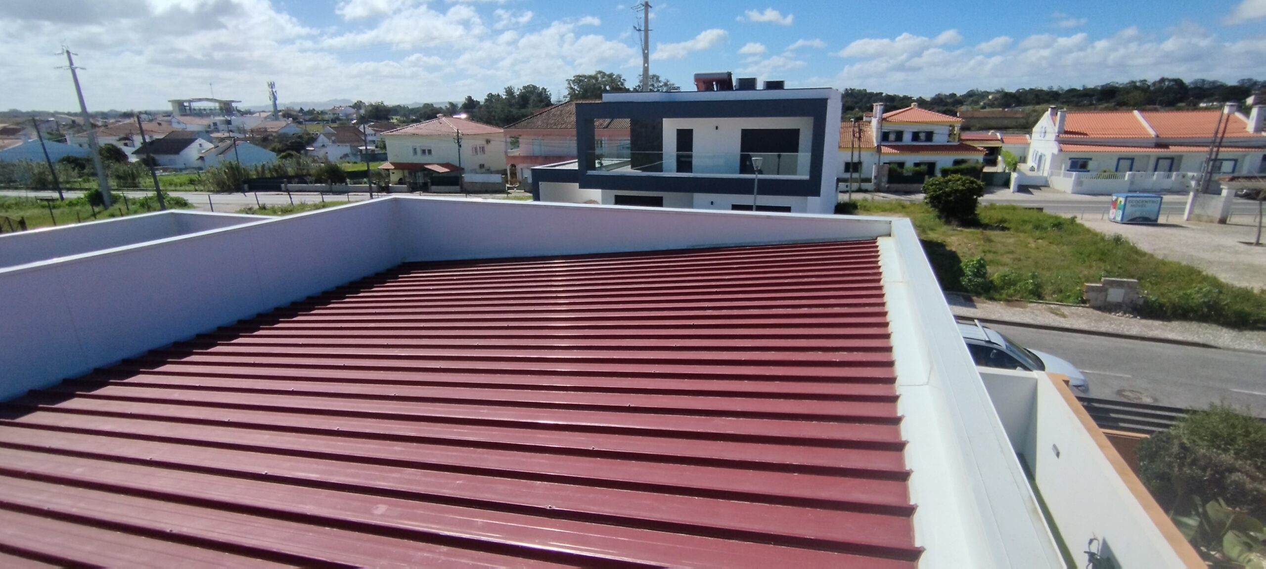 Painel sandwich e remates