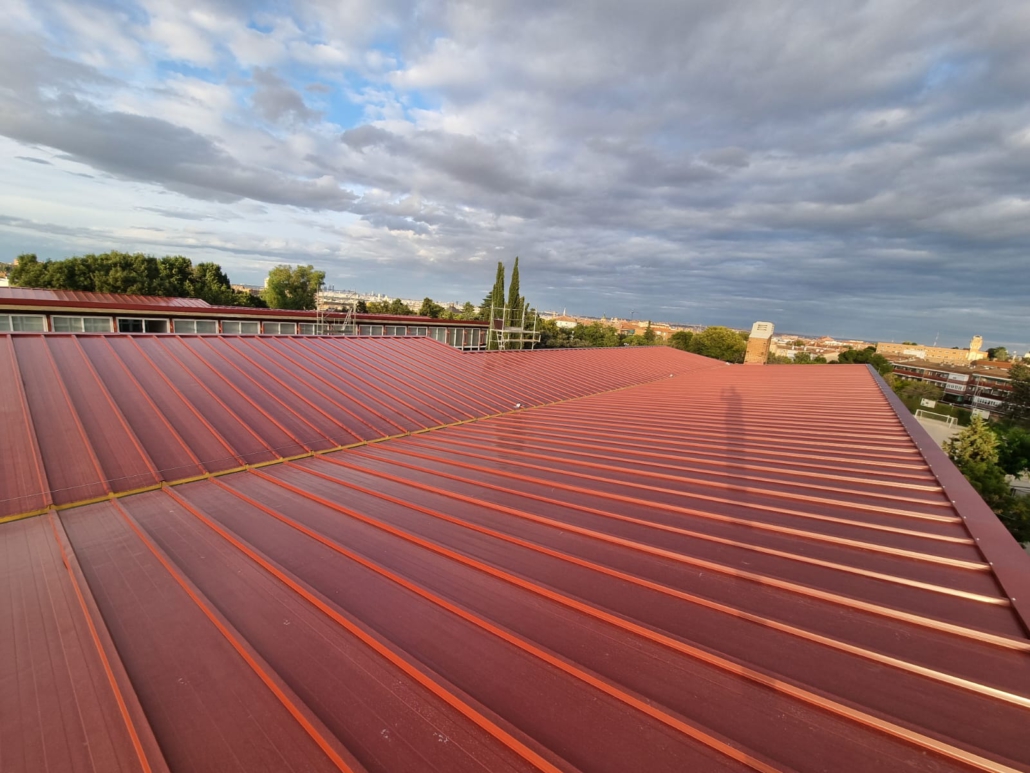 Instalação de painel sandwich em cobertura